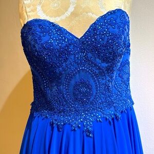 Camille La Vie Embroidered Mesh Floral Blue Beaded Lace Up Back Zip Up Dress 8